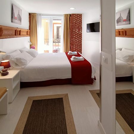 Hostal Royal Cruz Madryt Zewnętrze zdjęcie