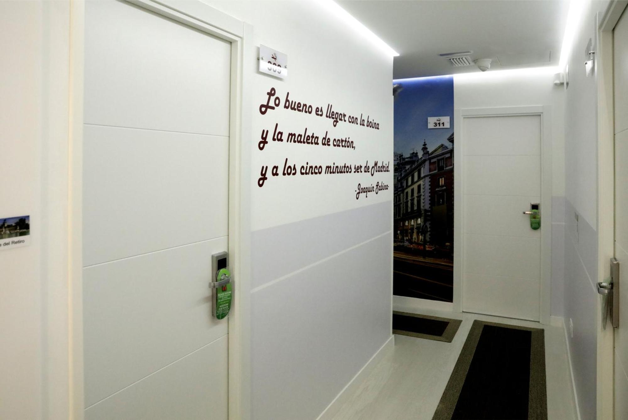 Hostal Royal Cruz Madryt Zewnętrze zdjęcie
