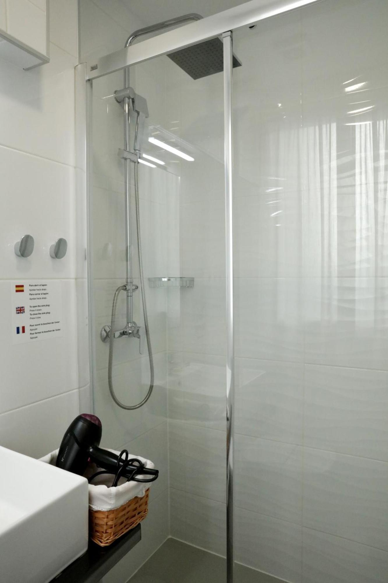 Hostal Royal Cruz Madryt Zewnętrze zdjęcie