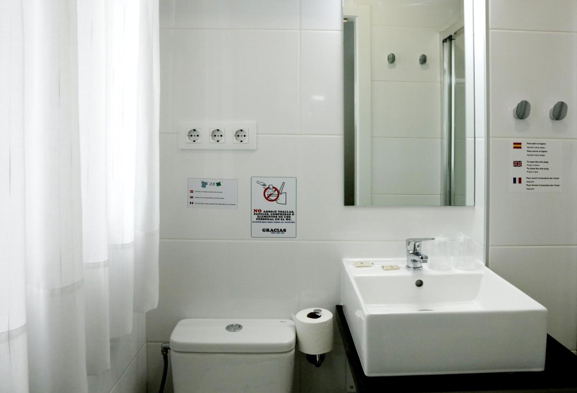 Hostal Royal Cruz Madryt Zewnętrze zdjęcie