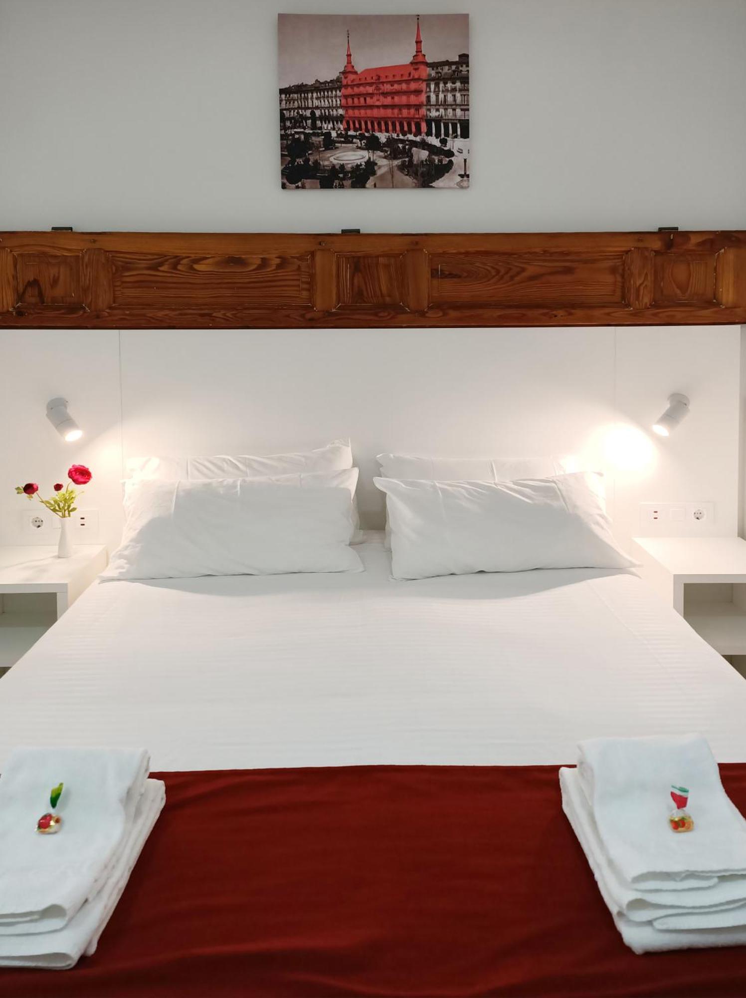 Hostal Royal Cruz Madryt Zewnętrze zdjęcie