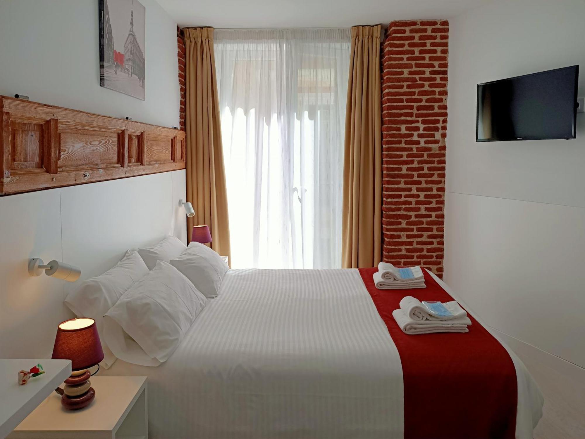 Hostal Royal Cruz Madryt Zewnętrze zdjęcie
